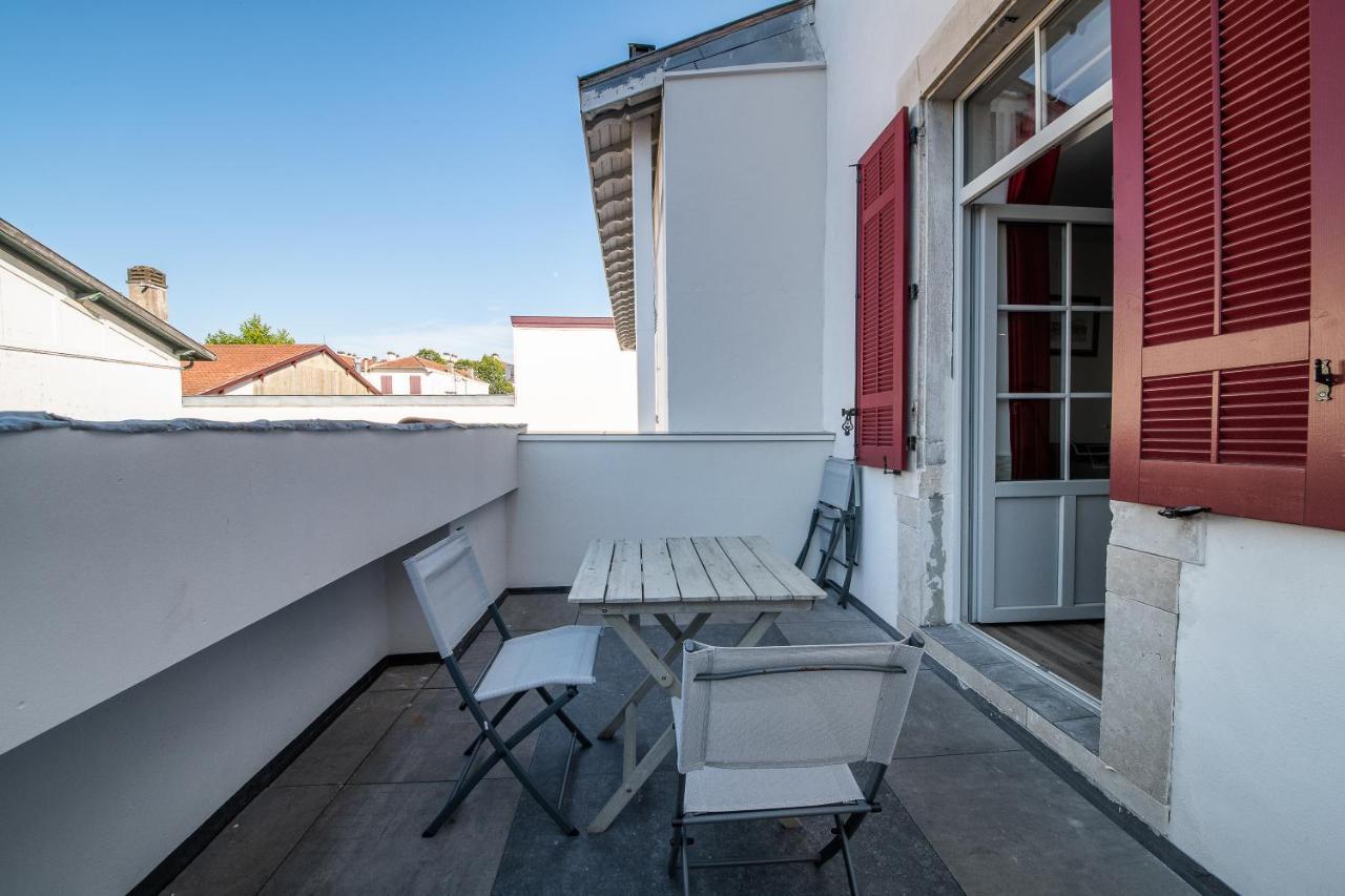 Du Large Apartment Bayonne Exterior photo